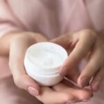 Statt teurer Luxusproduke: Diese Drogerie-Gesichtspflege Haut wirkt wie ein Faltenglätter