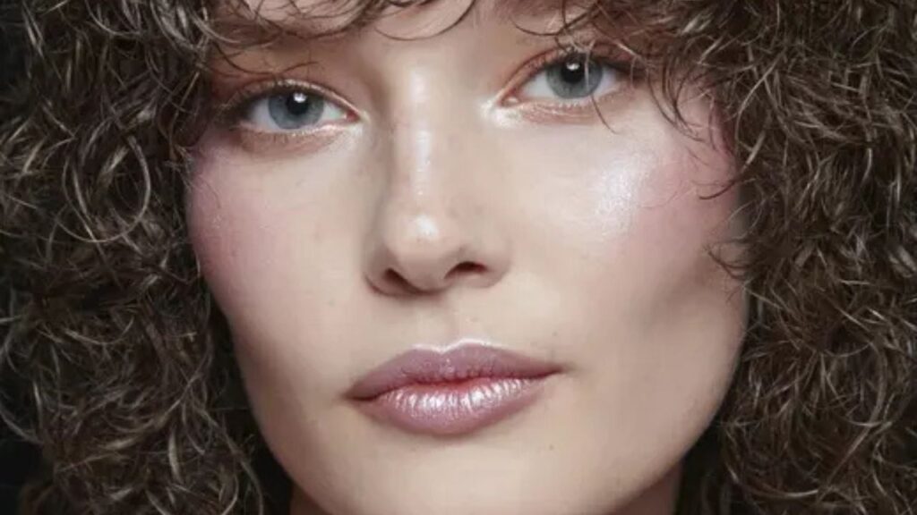 Frosted Lips sind der Eisprinzessinnen-Look für die Festtage