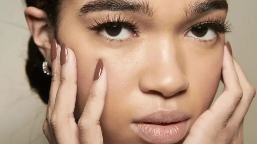 Versprochen! Dank dieser Mascara brauchst du 2026 nie wieder eine Wimpernzange