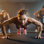 Trend-Workout für Frauen: Wie sinnvoll sind die neuen „W-Liegestütze“?